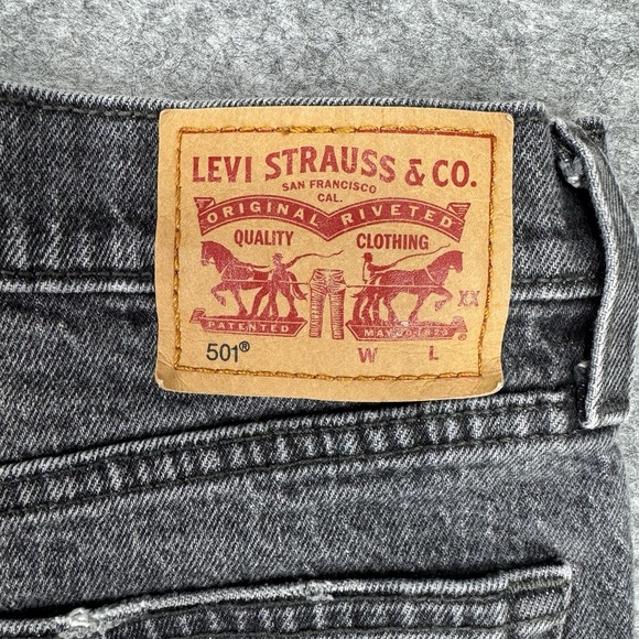 Levis 501 Jean Shorts Womens 29 Black Denim Cut Off High Rise Frayed - Picture 4 of 10